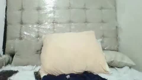 Snapshot of pieslatinos chatting on 12.30.24 pieslatinos online show from 12.30.24