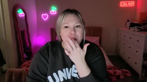 Piggy Rose online show from 12.14.25