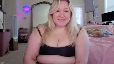 Piggy Rose online show from 04.18.26