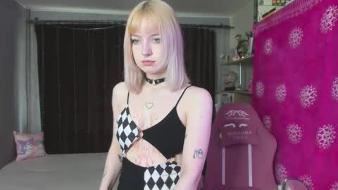 Snapshot of piginnya chatting on 09.17.25 piginnya online show from 09.17.25