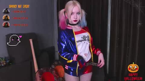 Snapshot of piginnya chatting on 10.31.25 piginnya online show from 10.31.25