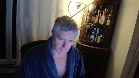 Snapshot of piloontje chatting on 11.28.25 piloontje online show from 11.28.25