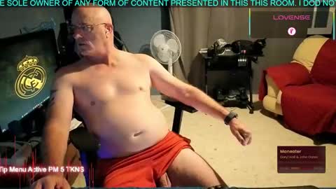 Snapshot of pilot_dave_69 chatting on 09.25.25 Dave online show from 09.25.25