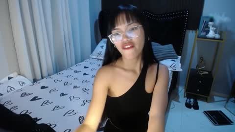 Snapshot of pinay_slutx chatting on 02.18.25 dee online show from 02.18.25