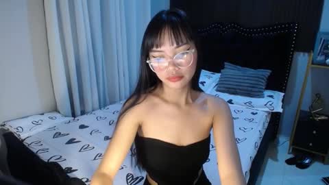 Snapshot of pinay_slutx chatting on 02.19.25 dee online show from 02.19.25