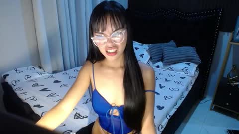 Snapshot of pinay_slutx chatting on 02.22.25 dee online show from 02.22.25