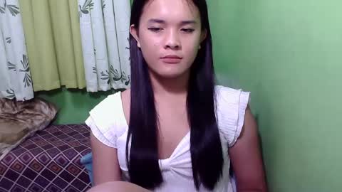 Snapshot of pinaymorena_rhowe chatting on 12.12.24 pinaymorena_rhowe online show from 12.12.24