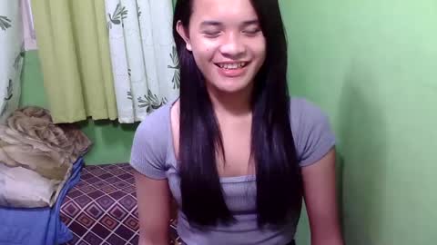 Snapshot of pinaymorena_rhowe chatting on 12.19.24 pinaymorena_rhowe online show from 12.19.24