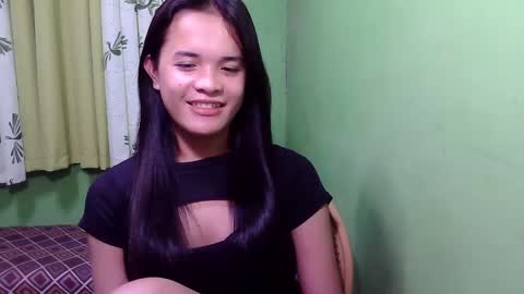Snapshot of pinaymorena_rhowe chatting on 12.21.24 pinaymorena_rhowe online show from 12.21.24