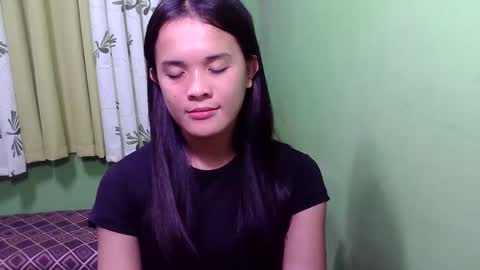 Snapshot of pinaymorena_rhowe chatting on 12.27.24 pinaymorena_rhowe online show from 12.27.24