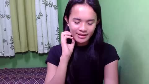 Snapshot of pinaymorena_rhowe chatting on 01.10.25 pinaymorena_rhowe online show from 01.10.25
