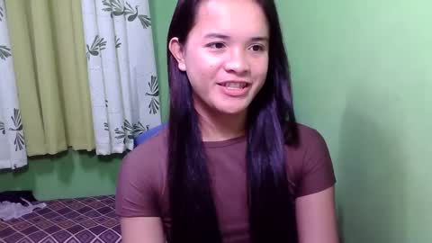 Snapshot of pinaymorena_rhowe chatting on 01.10.25 pinaymorena_rhowe online show from 01.10.25