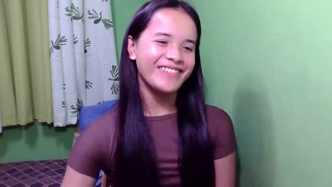 Snapshot of pinaymorena_rhowe chatting on 01.11.25 pinaymorena_rhowe online show from 01.11.25