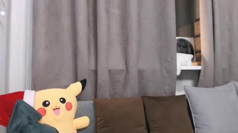 Snapshot of pineapple__mood chatting on 12.29.24 online show from 12.29.24
