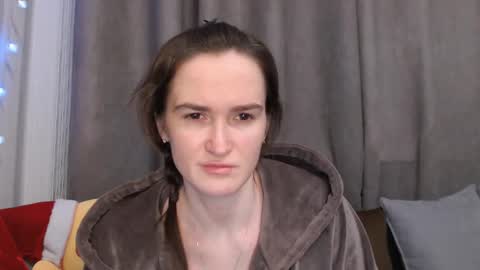 Snapshot of pineapple__mood chatting on 12.30.24 online show from 12.30.24