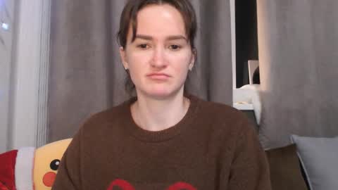 Snapshot of pineapple__mood chatting on 01.01.25 online show from 01.01.25