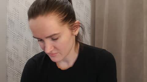 Snapshot of pineapple__mood chatting on 01.29.25 online show from 01.29.25