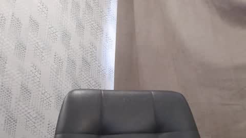 Snapshot of pineapple__mood chatting on 02.10.25 online show from 02.10.25
