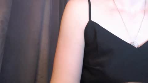 Snapshot of pineapple__mood chatting on 09.11.25 online show from 09.11.25