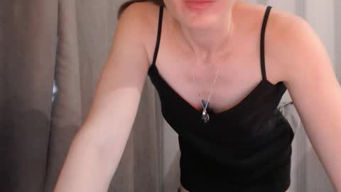 Snapshot of pineapple__mood chatting on 09.12.25 online show from 09.12.25