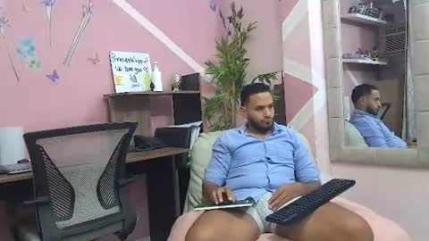 pineappleflipped online show from 08.10.26