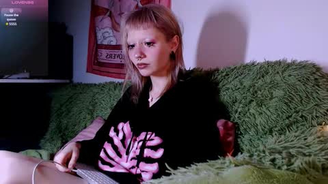 Snapshot of pink_k1tty chatting on 10.01.25 pink_k1tty online show from 10.01.25