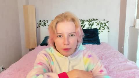 Snapshot of pink_lila18 chatting on 09.10.25 pink_lila18 online show from 09.10.25