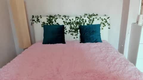 pink_lila18 online show from 09.19.25