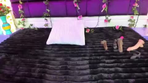Pink Lovee  online show from 07.04.26