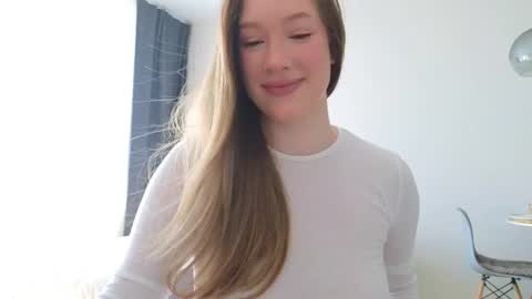 Snapshot of pink_rosee_ chatting on 06.24.26 online show from 06.24.26
