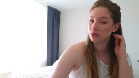 Snapshot of pink_rosee_ chatting on 06.25.26 online show from 06.25.26