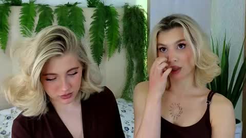 Snapshot of pinkadele chatting on 09.11.25 Adele online show from 09.11.25