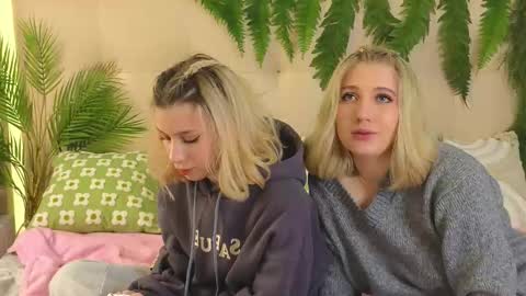 Snapshot of pinkadele chatting on 09.27.25 Adele online show from 09.27.25