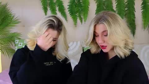 Snapshot of pinkadele chatting on 10.17.25 Adele online show from 10.17.25