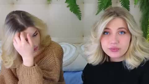 Snapshot of pinkadele chatting on 10.28.25 Adele online show from 10.28.25