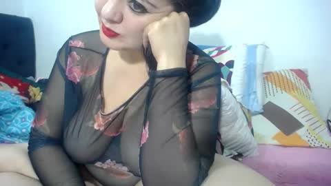 Snapshot of pinkafroditaxx chatting on 10.10.25 pinkafroditaxx online show from 10.10.25