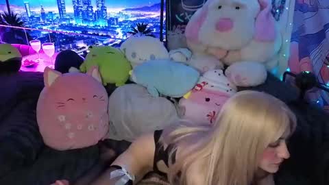 Gwenie online show from 09.24.25