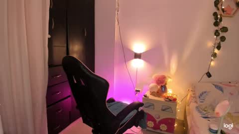 Snapshot of pinkpantherr_ chatting on 12.29.24 Sarah .. online show from 12.29.24