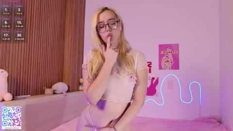 Snapshot of pinky__binky chatting on 09.30.25 Pinky online show from 09.30.25