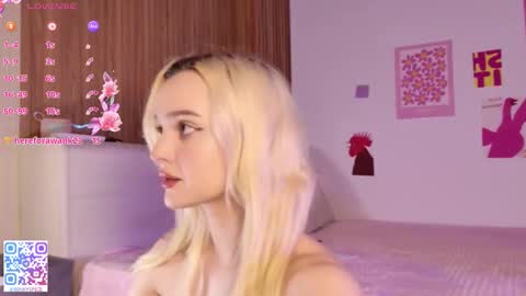 Snapshot of pinky__binky chatting on 10.22.25 Pinky online show from 10.22.25