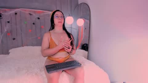 Snapshot of pinky_dreamss chatting on 10.23.25 Piky Dreams online show from 10.23.25