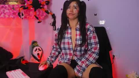 Pinky Purr online show from 10.31.25