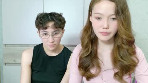 Snapshot of pinkylovers chatting on 05.23.26 Li long hair and Ru short hair online show from 05.23.26