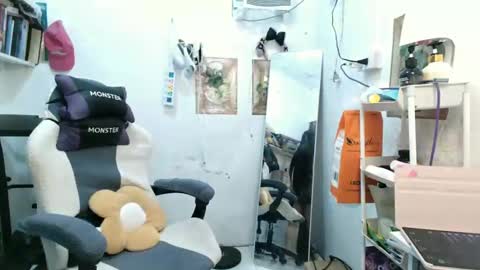Snapshot of pinkyrosexx chatting on 01.20.25 Rose online show from 01.20.25