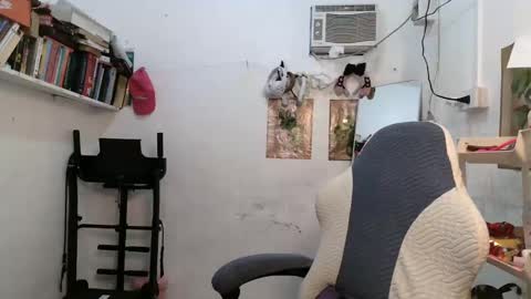 Snapshot of pinkyrosexx chatting on 01.29.25 Rose online show from 01.29.25