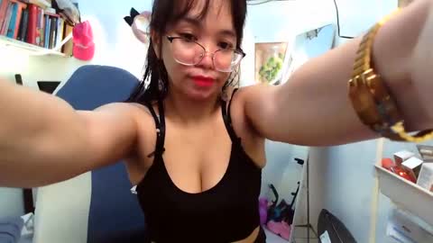 Snapshot of pinkyrosexx chatting on 02.22.25 Rose online show from 02.22.25