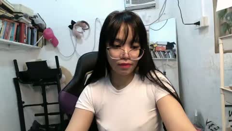 Snapshot of pinkyrosexx chatting on 03.07.25 Rose online show from 03.07.25