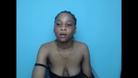 Snapshot of pinkyxxpussy chatting on 01.18.25 pinkyxxpussy online show from 01.18.25