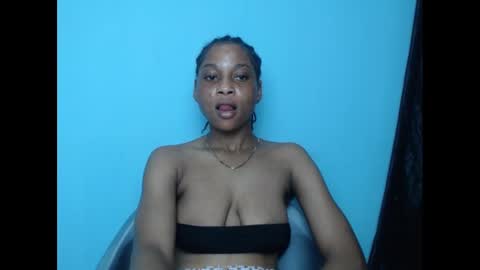 Snapshot of pinkyxxpussy chatting on 01.19.25 pinkyxxpussy online show from 01.19.25