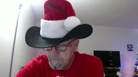 Snapshot of pipewizard chatting on 12.10.24 pipewizard online show from 12.10.24